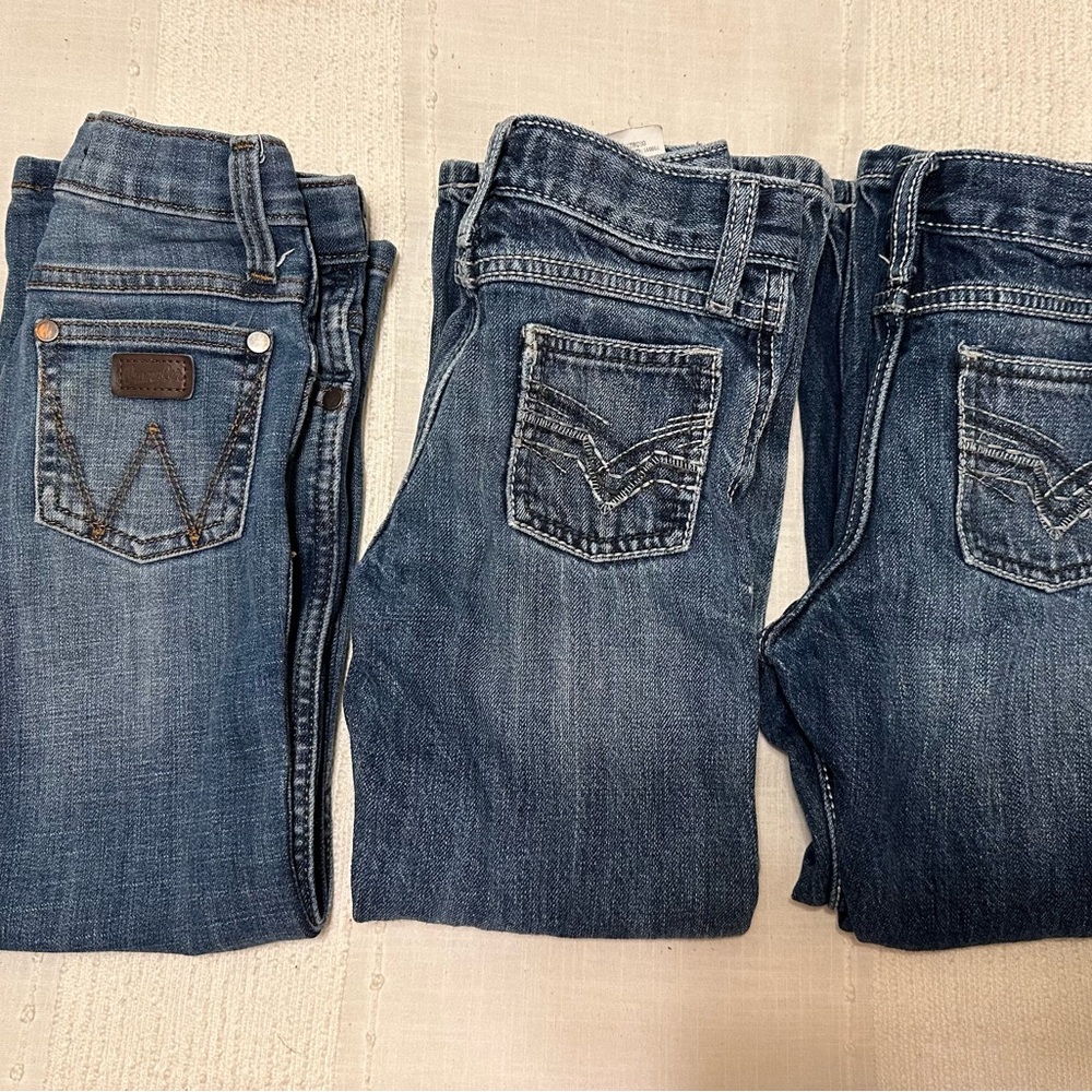 🔥CROSSPOSTED🔥Wrangler Retro Relaxed Boot Jeans size 6 SLIM